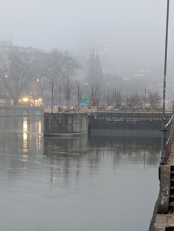 Ein Blick auf die Wehranlage am Lauf der Zeit