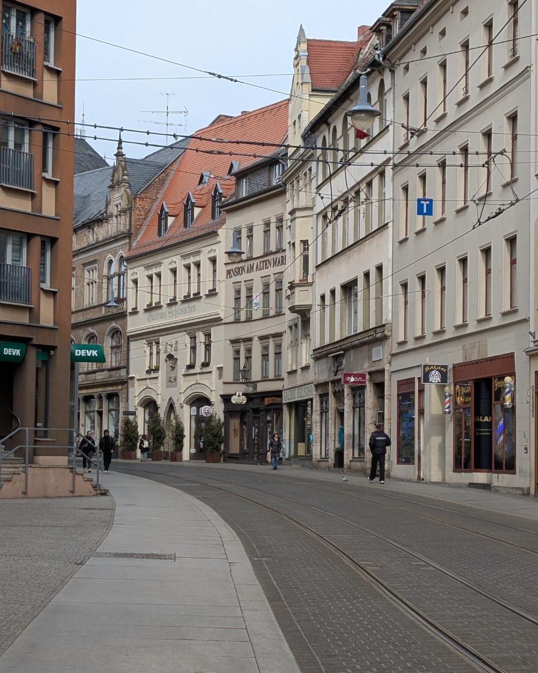 Halle, typische Straßenszene