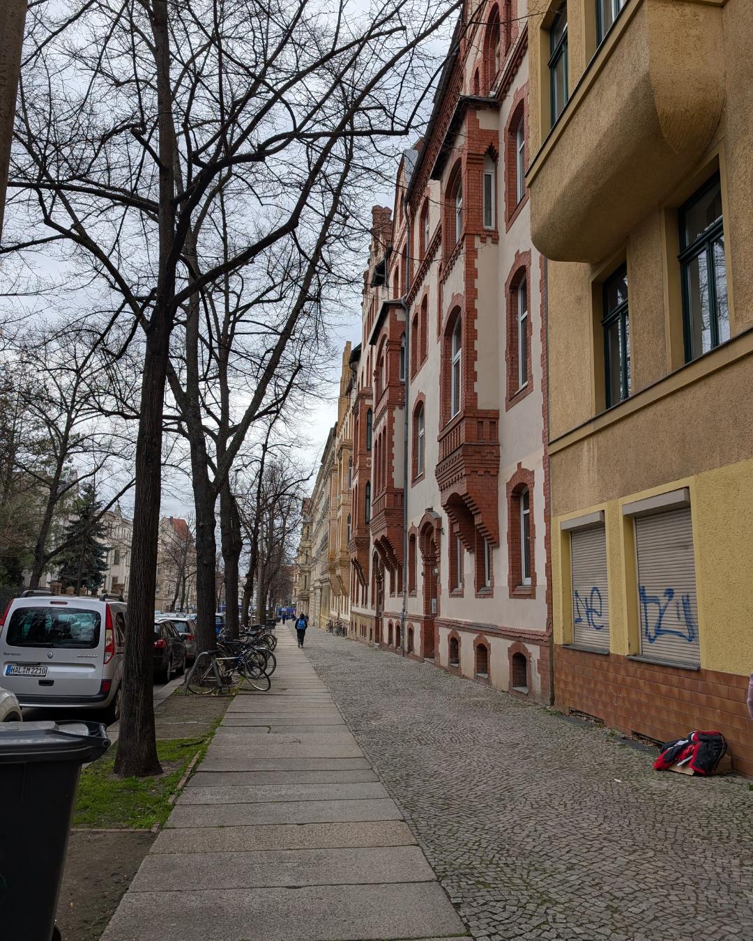Halle, typische Straßenszene