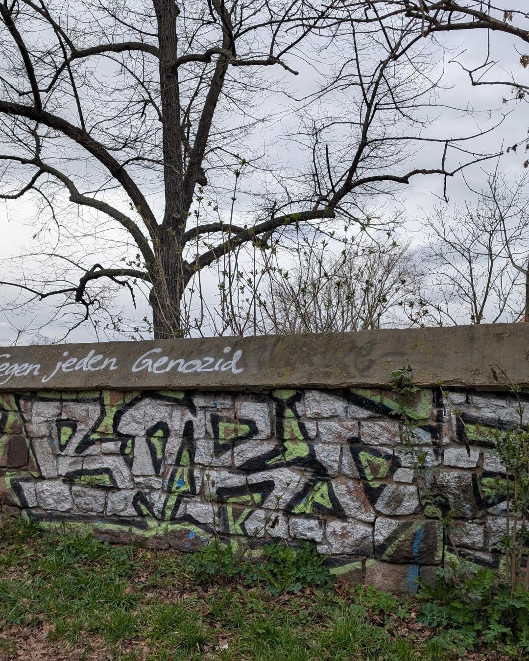 Halle, Mauer mit Graffity