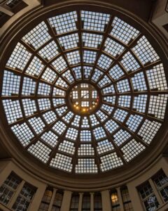 Blick in die Kuppel der Mädlerpassage über Auerbachs Keller – wo Literatur auf Architektur trifft